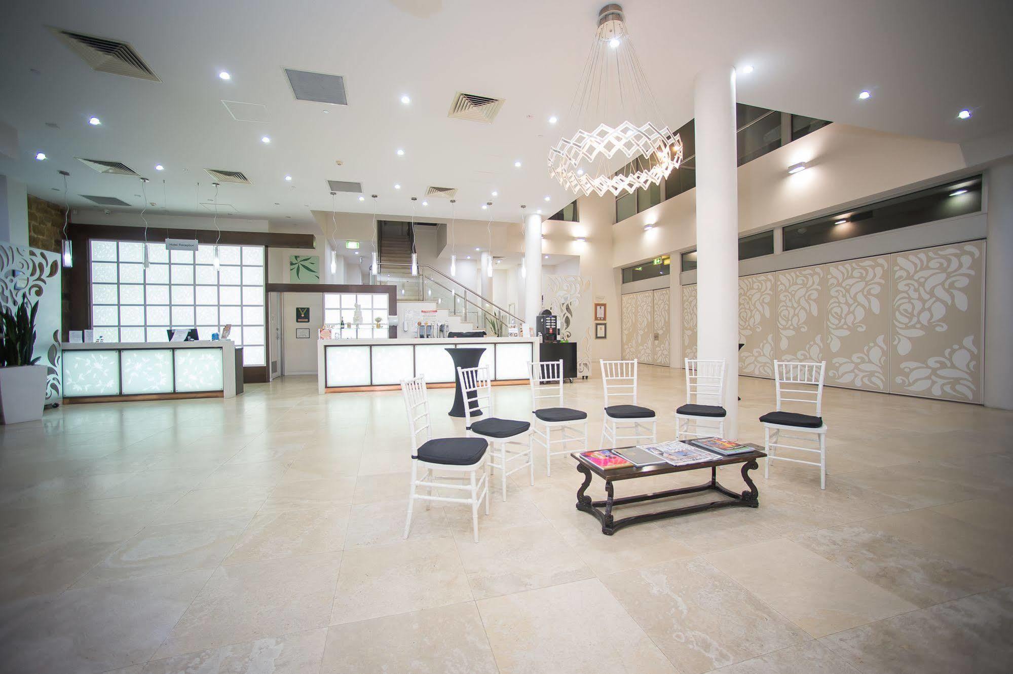 Sfera'S Park Suites & Convention Centre Аделаида Экстерьер фото